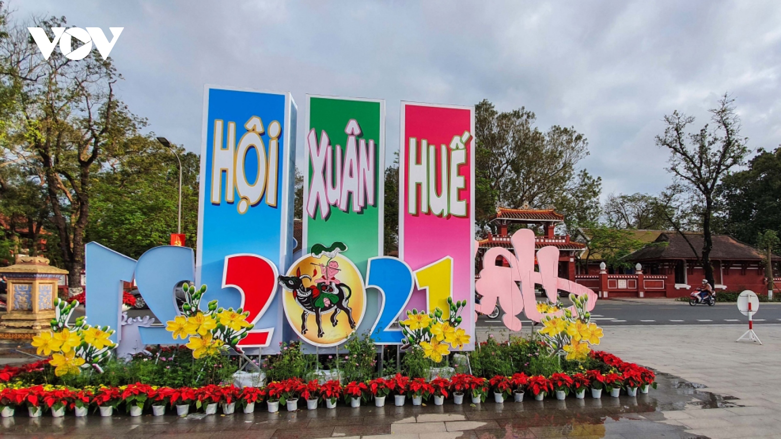 Festive atmosphere of Tet descends on ancient city of Hue